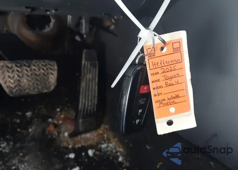 2025 Toyota Rav4 Hybrid Xle z USA, uszkodzony, nr VIN 2T3RWRFV1SW266154